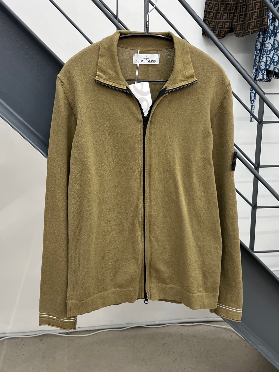 스톤아일랜드 와펜 올리브카키 니트 집업 상품이미지2