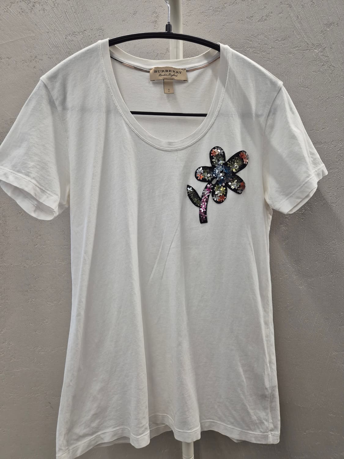 버버리 화이트 플라워 스팽글 반팔티 S 상품이미지2