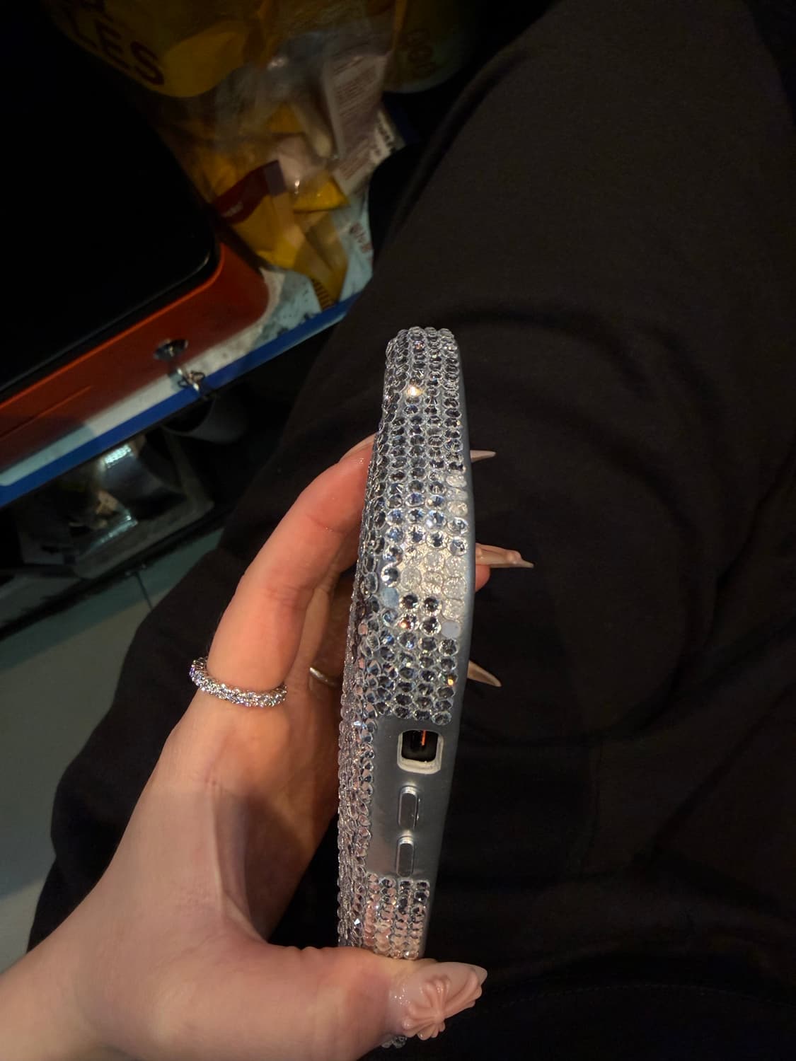 어반소피스티케이션 푸퍼 케이스 실버 아이폰 15 상품이미지4