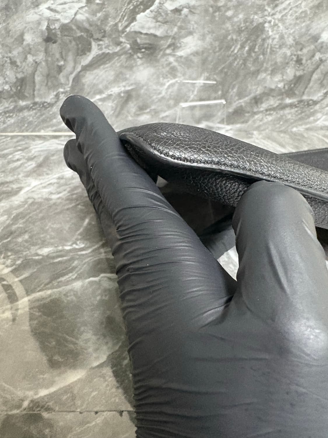 발렌시아가 로고 레더 가죽 클러치 상품이미지4