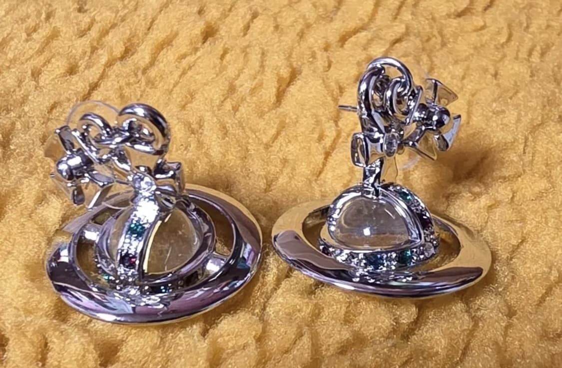 실버 색상의 비비안웨스트우드 귀걸이 상품이미지4