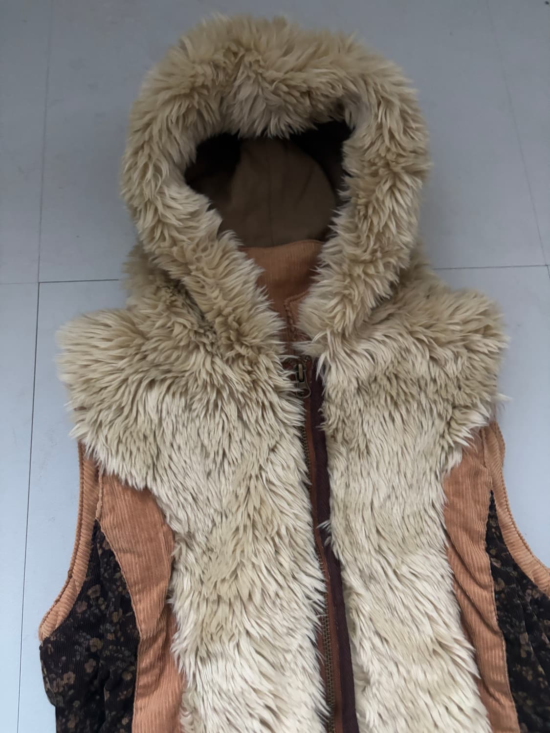• Beige Fur Hooded Best Zip-Up  상품이미지2