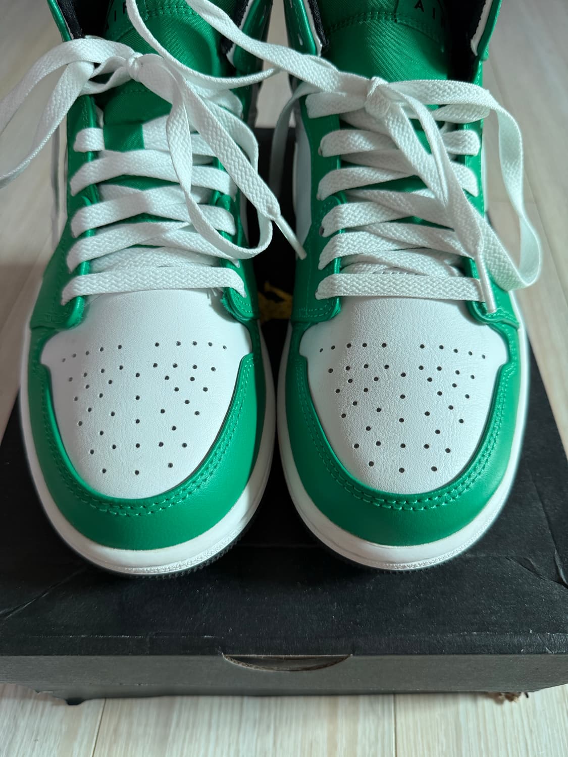 Jordan 1 Mid Lucky Green 255 상품이미지5