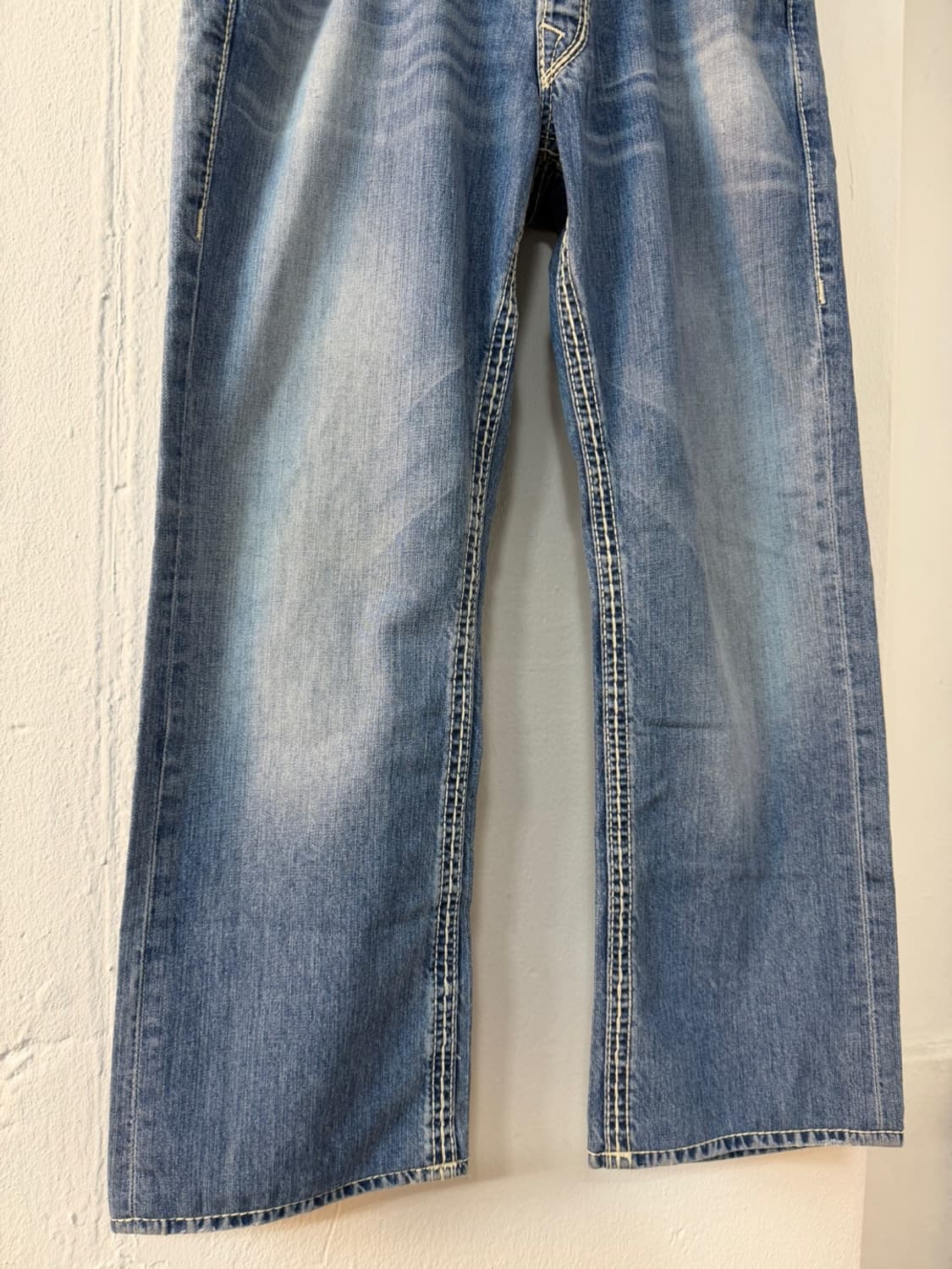 트루릴리젼 슬림 연청 데님 팬츠 상품이미지4