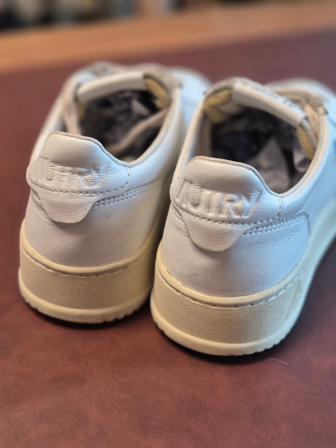 실착용2회 240-245(38) 오트리 메달리스트 로우 스니커  상품이미지4