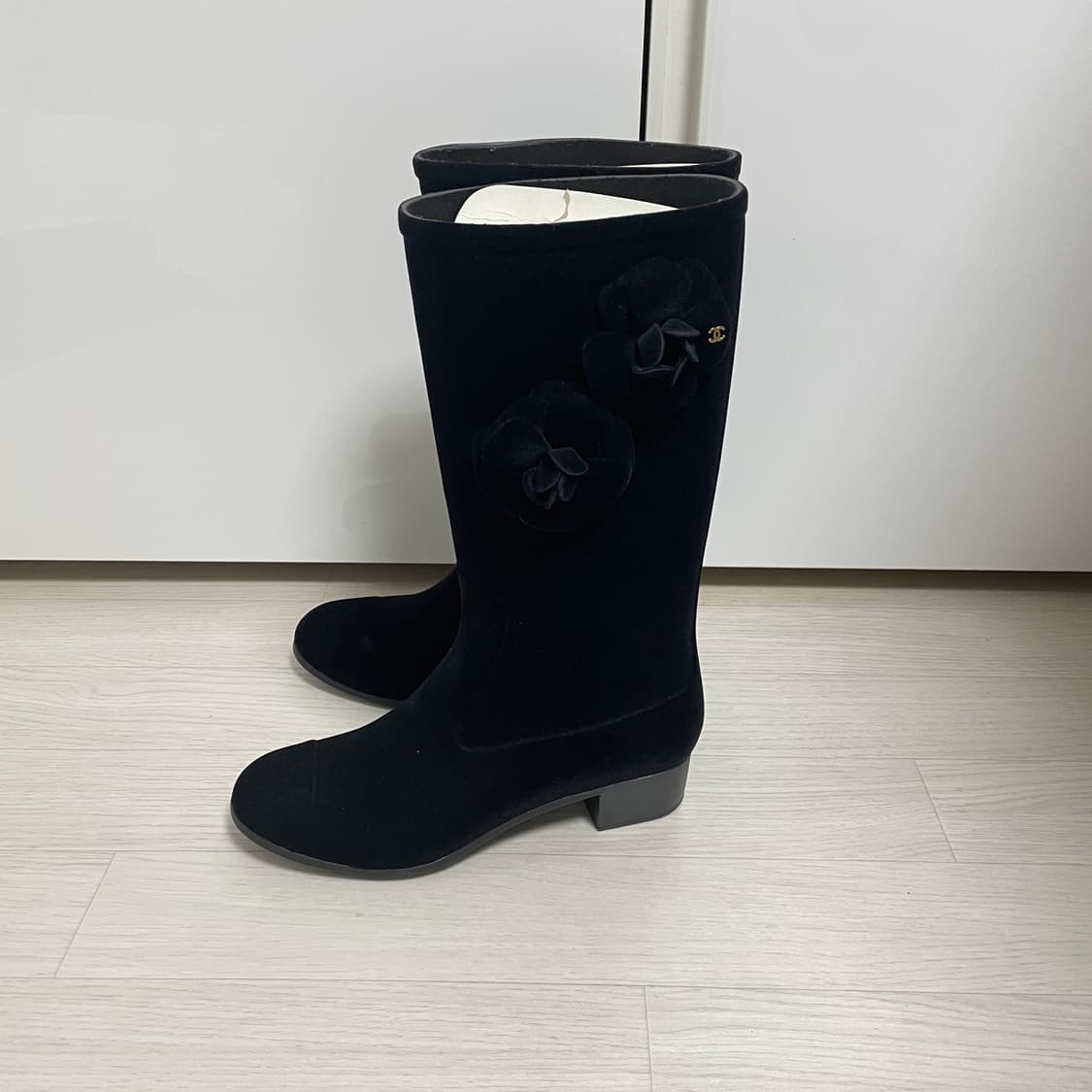 샤넬 스웨이드 카멜리아 부츠 38사이즈 상품이미지2
