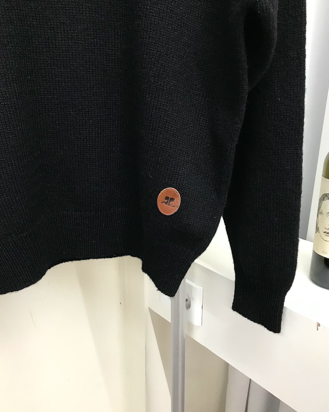 꾸레쥬 가죽 로고 모크넥 울 니트 상품이미지3