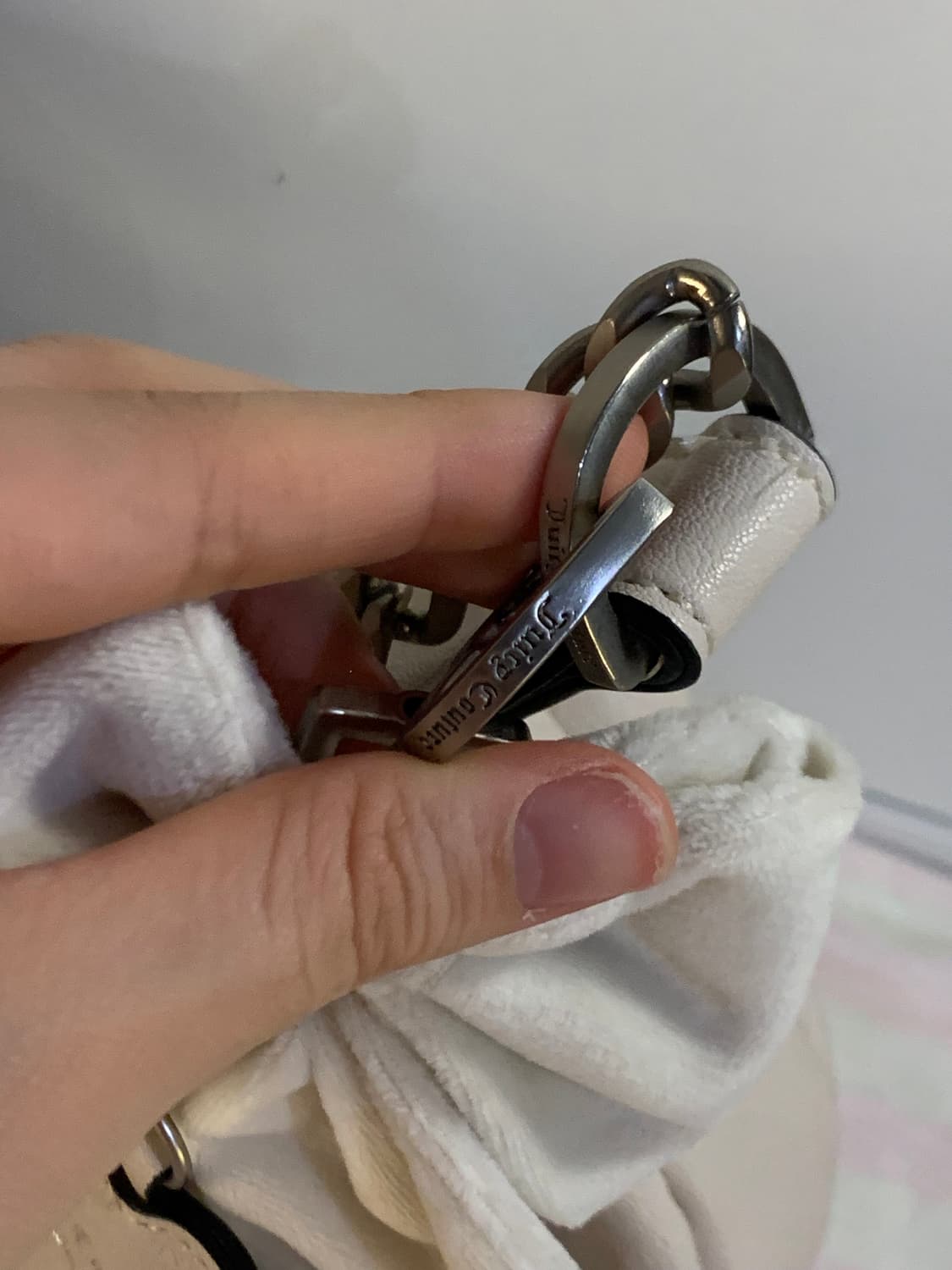 쥬시꾸뛰르 대대장 화이트 가죽숄더백 상품이미지7