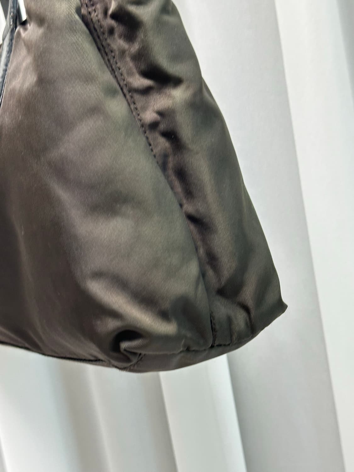 [정품] Prada 프라다 테수토 나일론 스몰 핸드백 브라운 상품이미지5