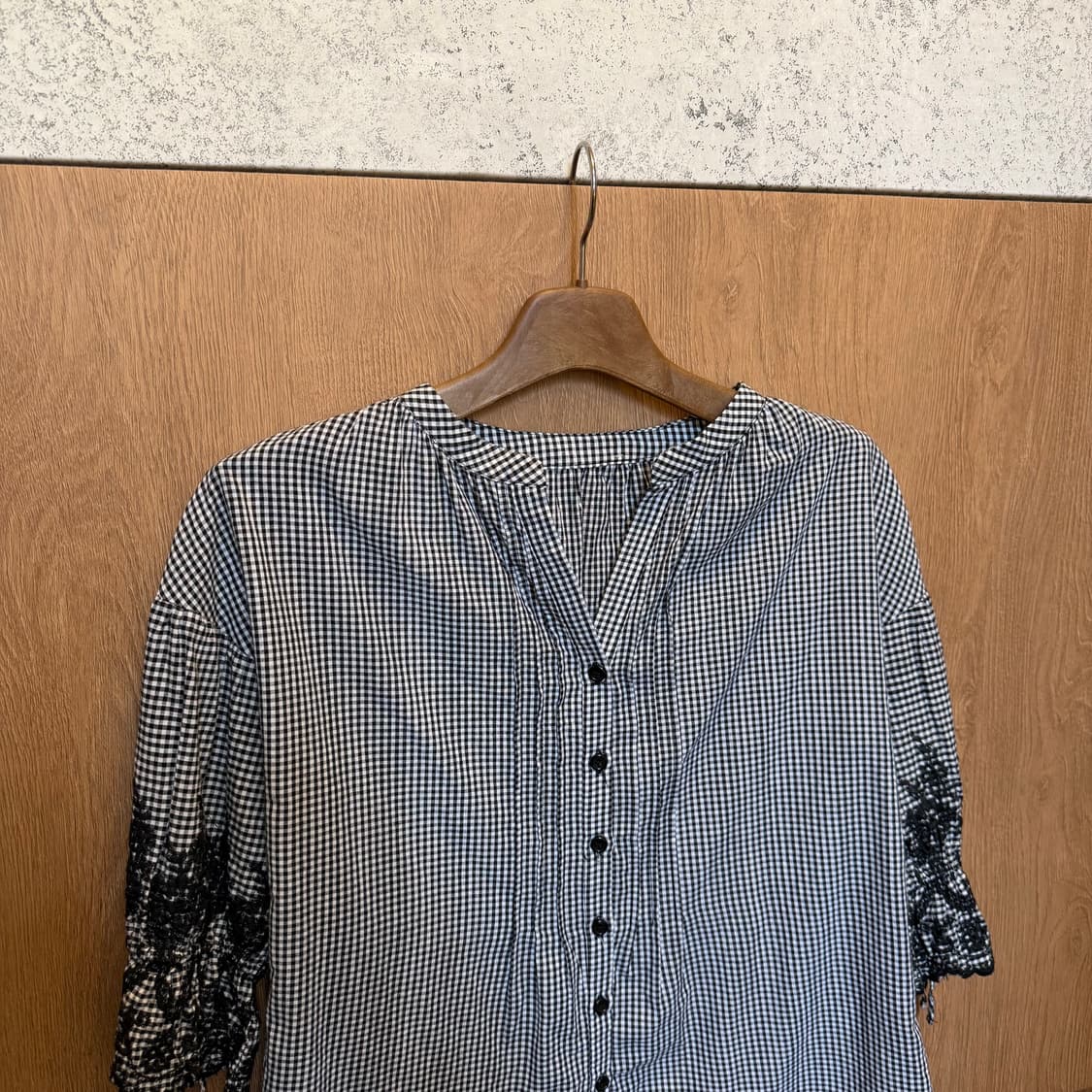 빈티지 깅엄 체크 블라우스 소매 레이스 자수 배색 디테일 루즈핏 화이트 상품이미지3