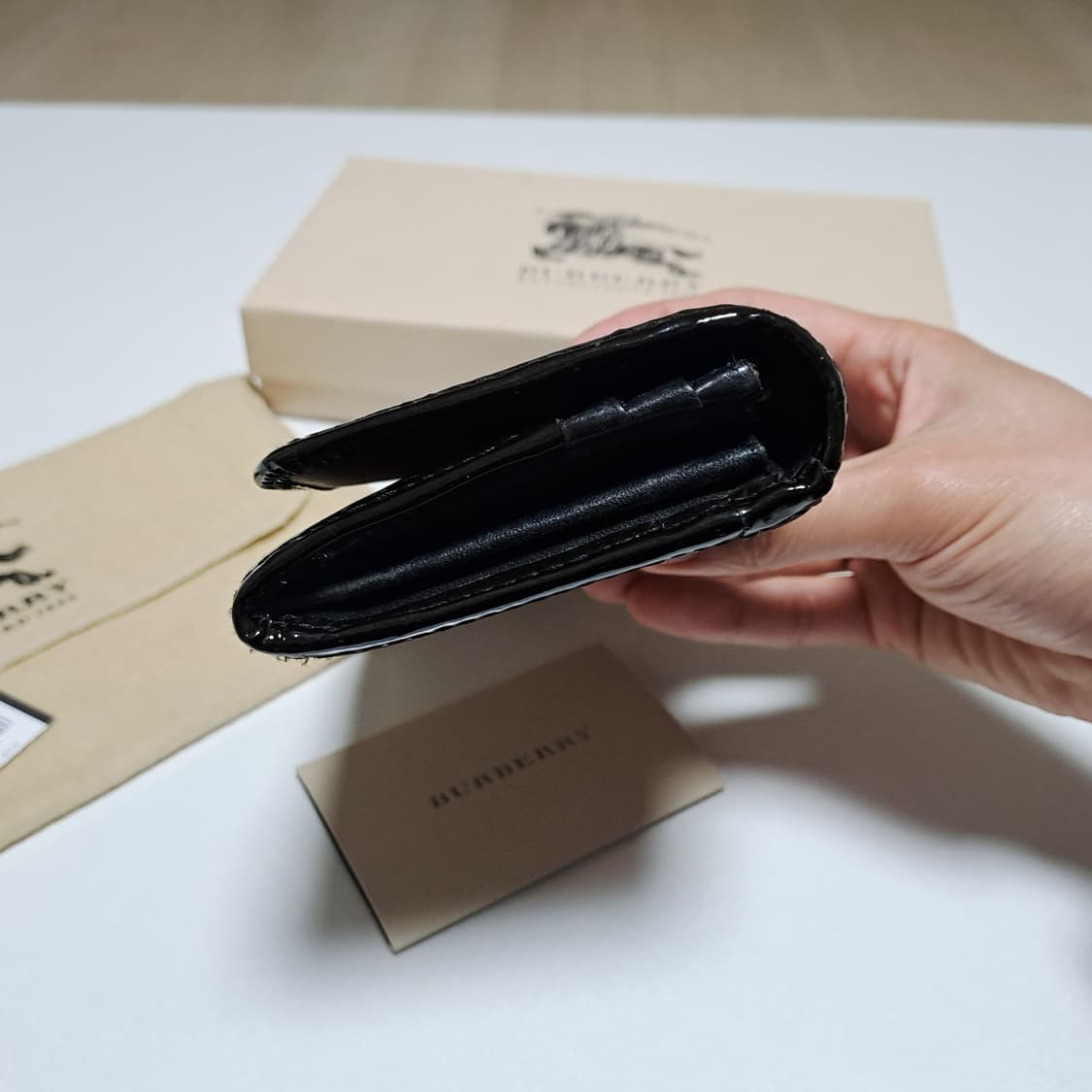 [100%/정품] 버버리 체크 장지갑 블랙 에나멜, 정품 택 박스 포함 상품이미지8