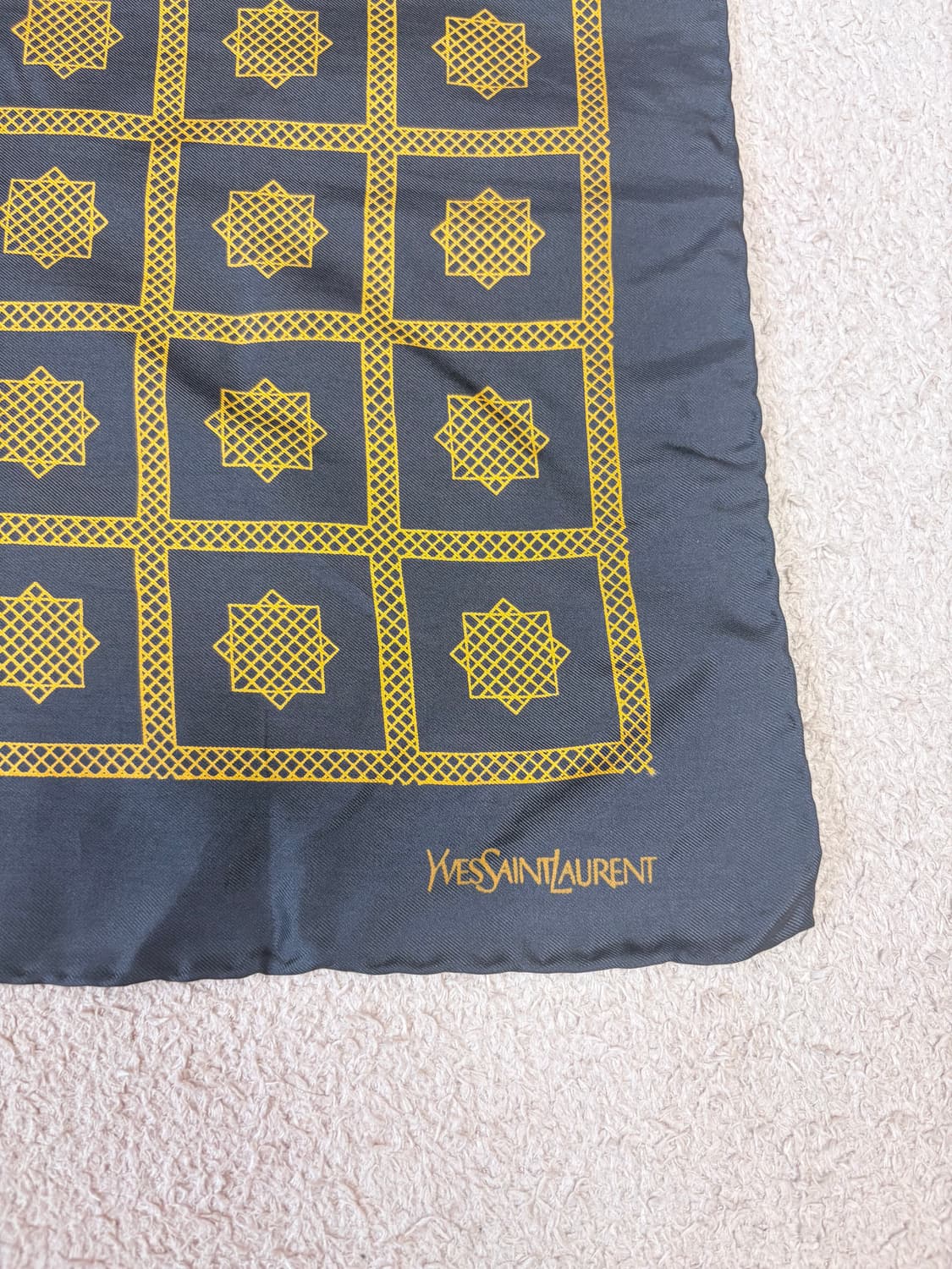 [정품] 빈티지 입생로랑(YSL) 핸드롤링 쁘띠 실크 스카프 상품이미지1