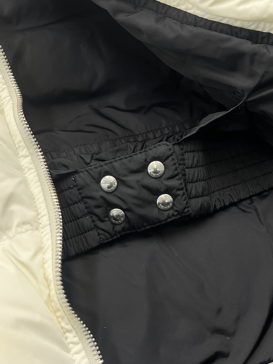 프라다 06a/w 화이트 다운 푸퍼 상품이미지7