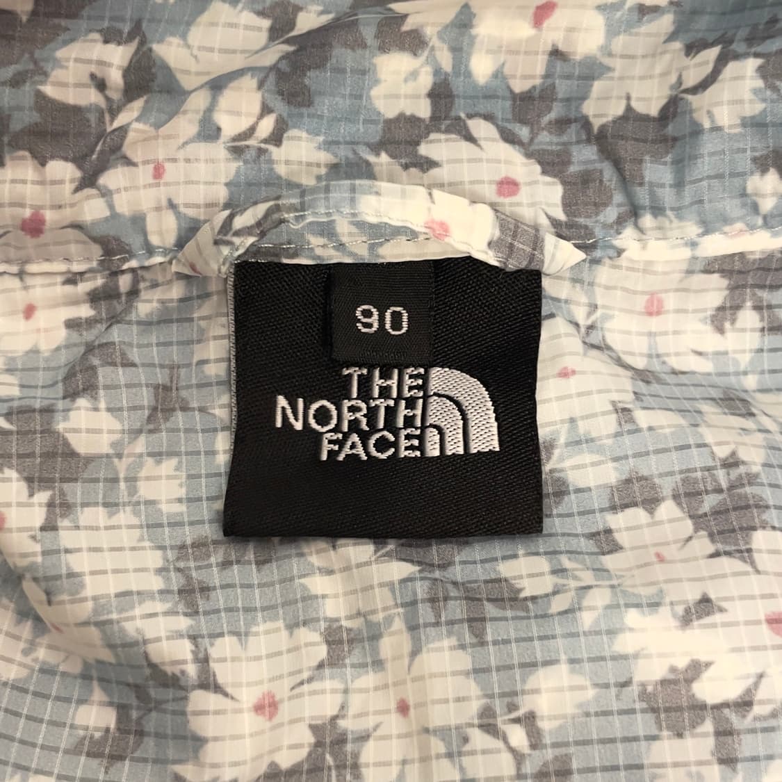 노스페이스 (우먼) 벚꽃 프린팅 경량 바람막이 자켓   상품이미지5