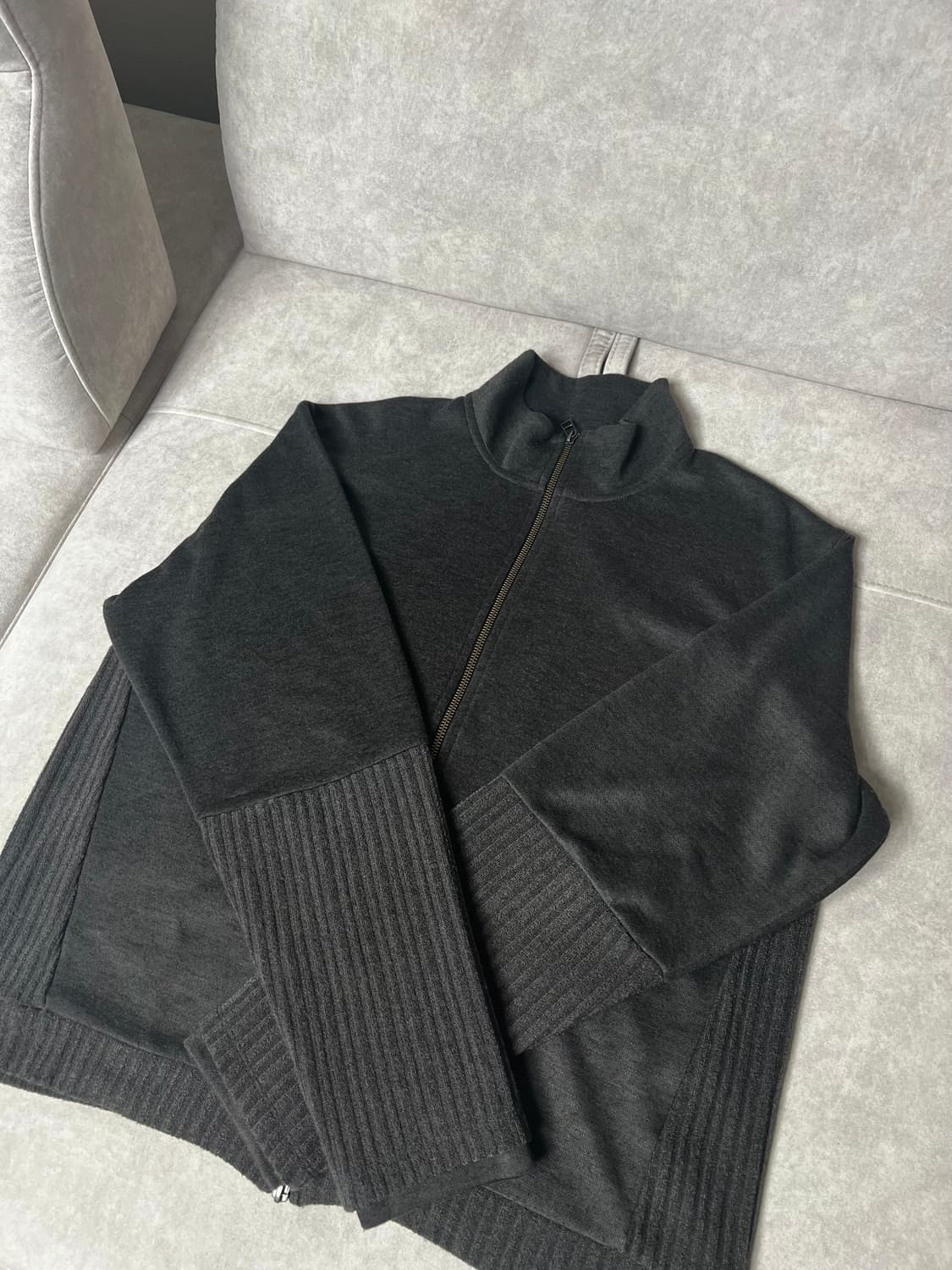 해칭룸 더블 슬리브 트랙 가디건 다크 카키 상품이미지4