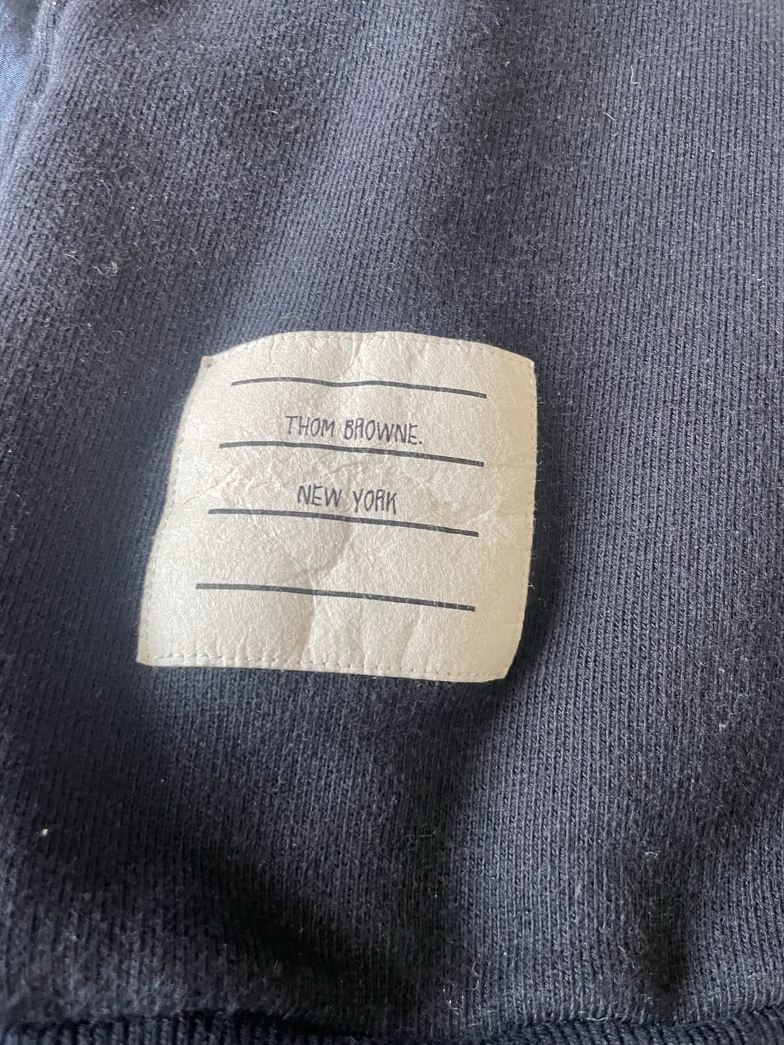 톰브라운 백삼선 맨투맨 네이비 상품이미지4