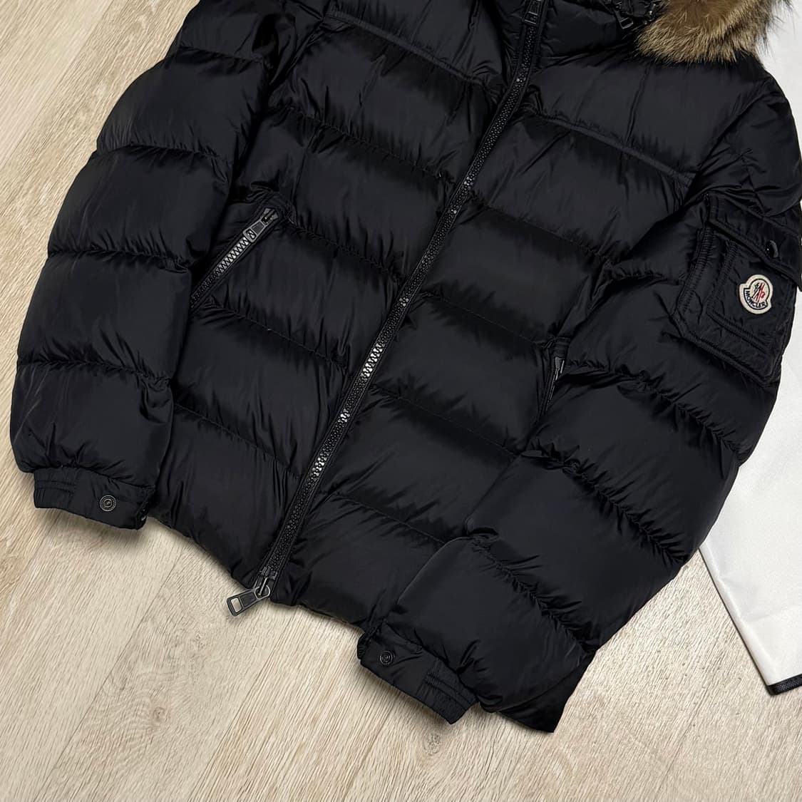 [블랙 2/새상품급] 몽클레어 마르크 패딩 블랙 풀구성 마야프 상품이미지3