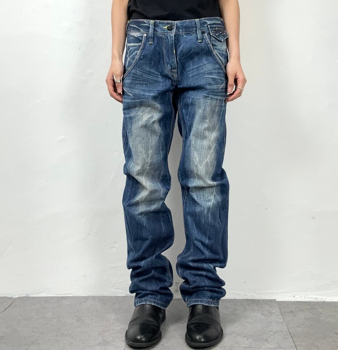 Studded Distressed Denim Jeans 상품이미지2