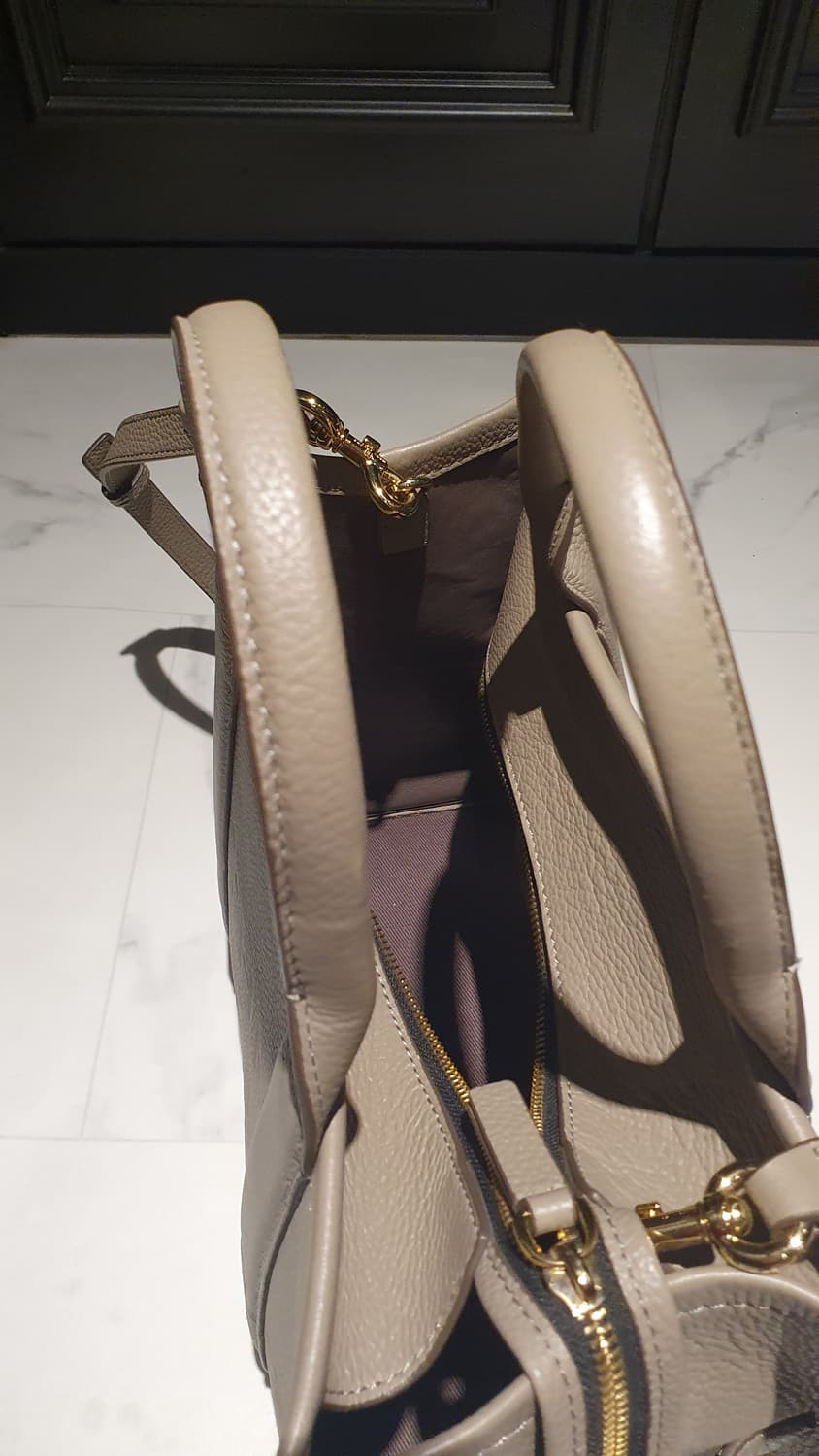 마크제이콥스 더토트백 미디움 상품이미지7