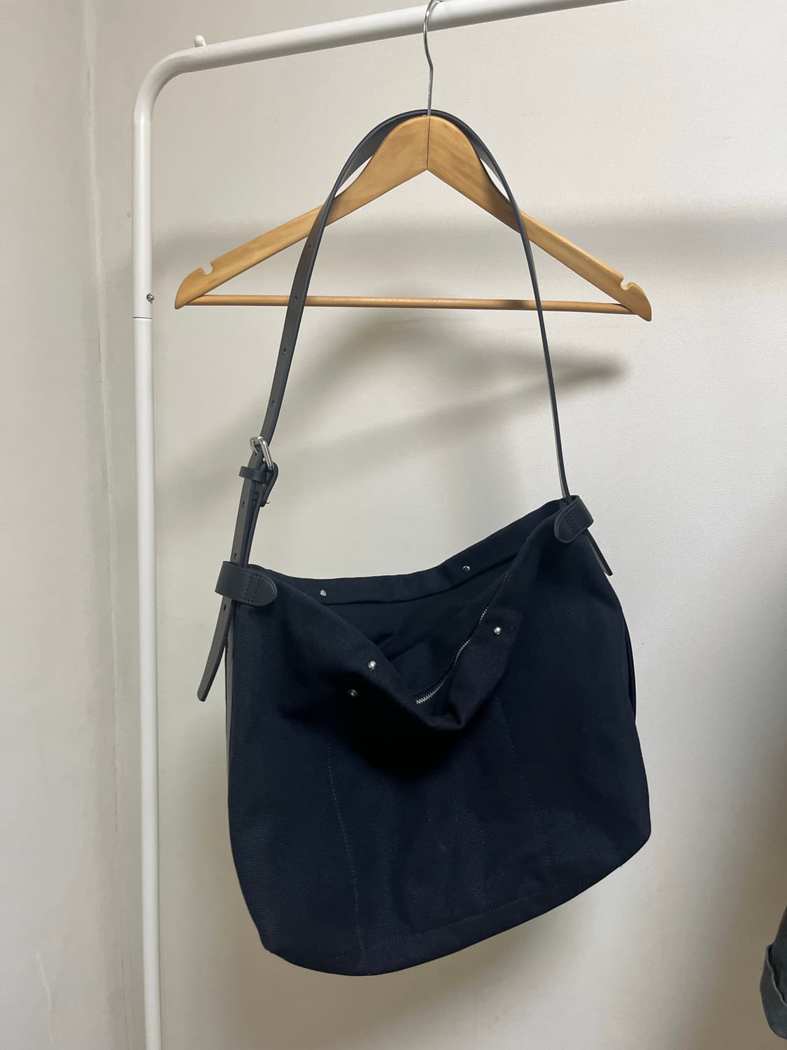 코스 레더 벨트 캔버스 숄더백 상품이미지2