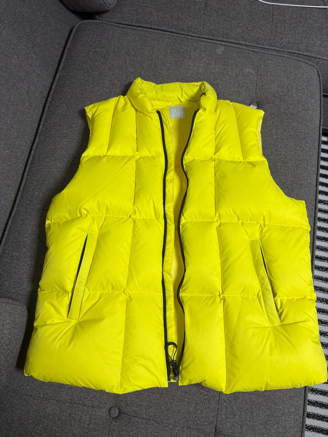 페치선데이 패딩 베스트 노란색  상품이미지1