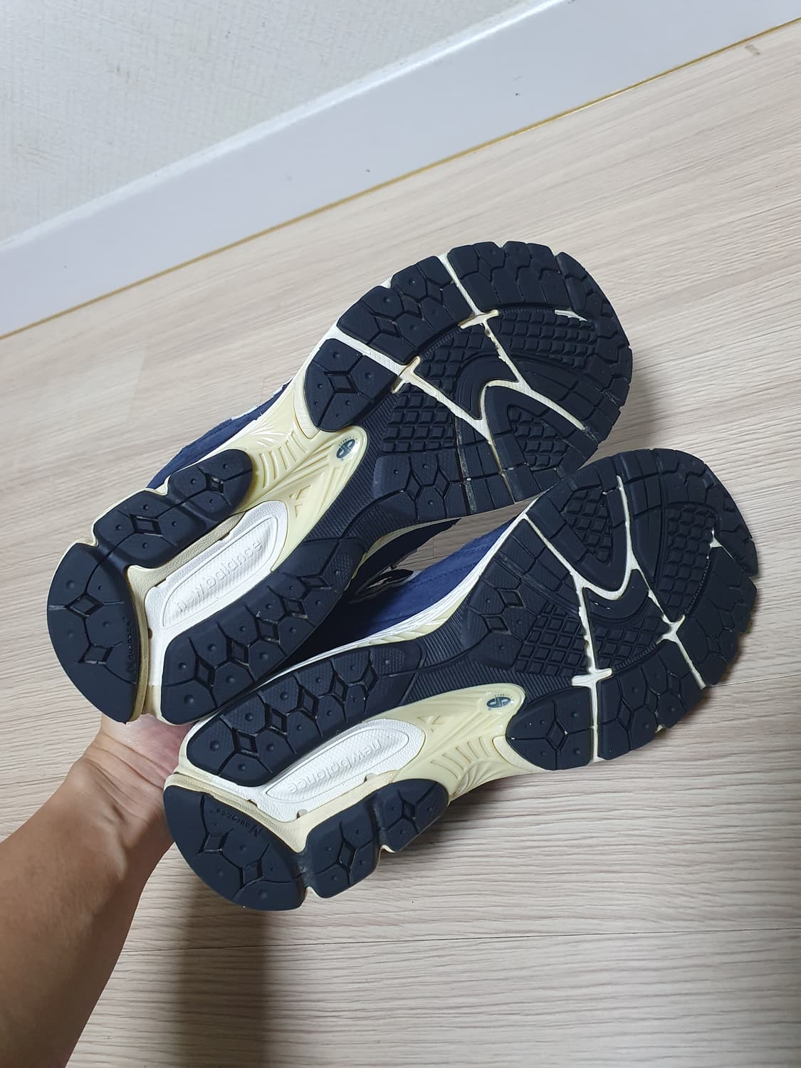 뉴발란스 2002R 네이비 운동화 245 상품이미지7