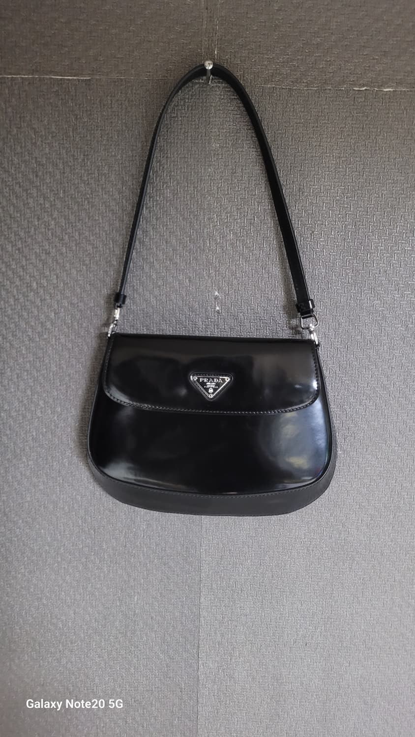 프라다 클레오 레더 숄더백 상품이미지1