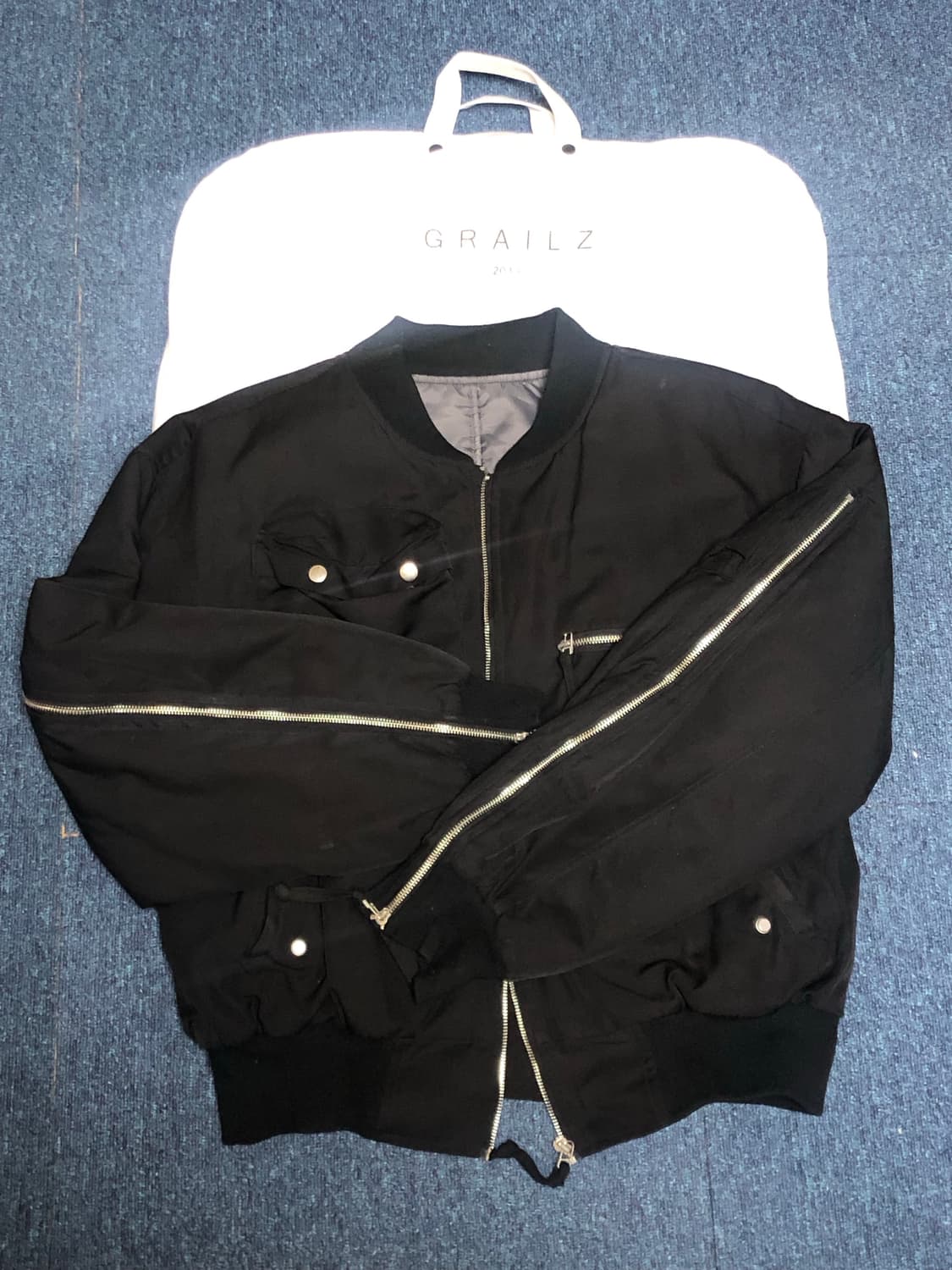그레일즈 지퍼 봄버 초판 상품이미지1