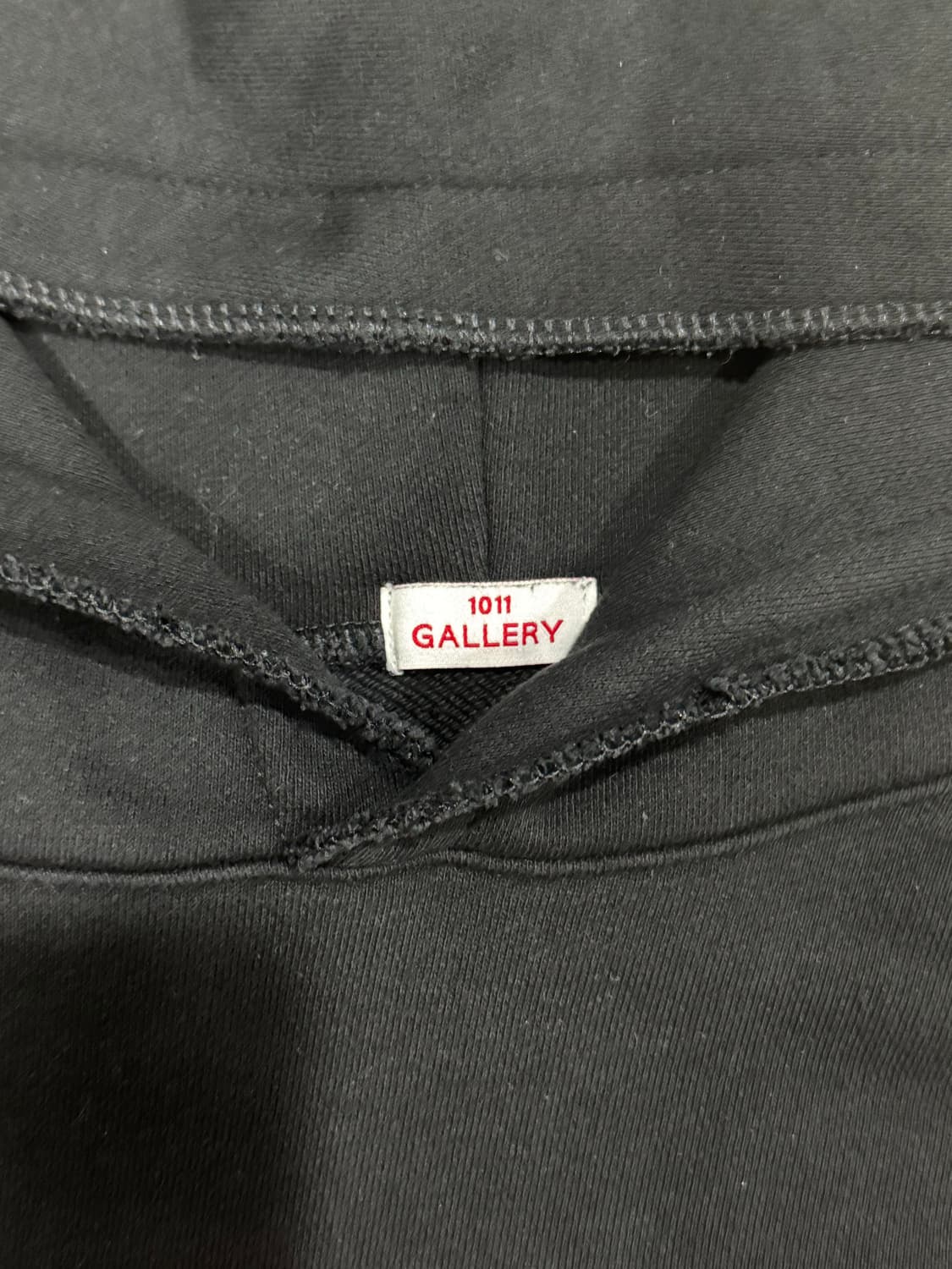 1101갤러리 로고 후디 블랙 상품이미지3