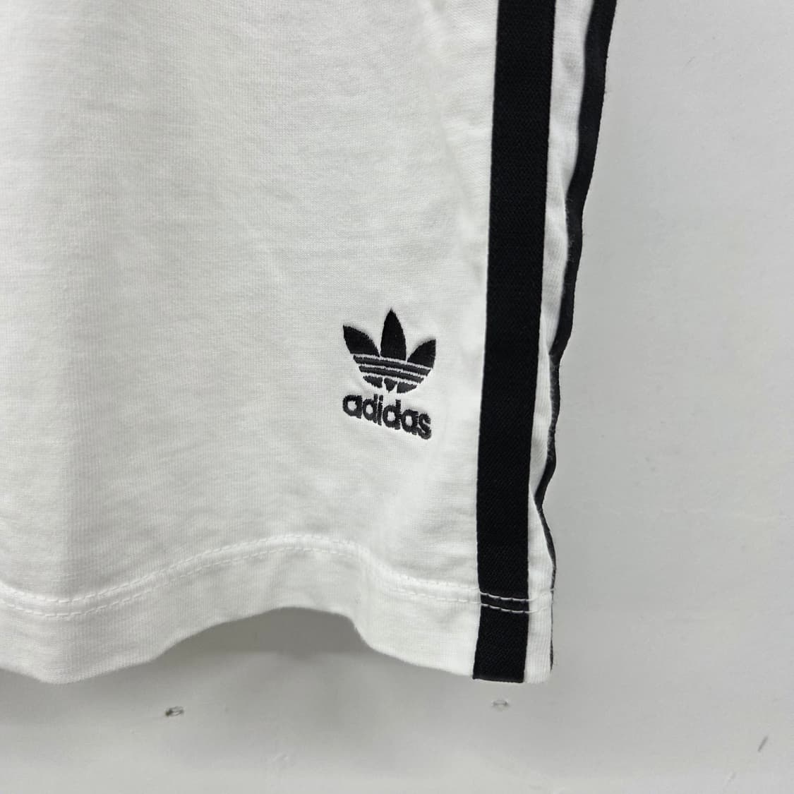 아디다스 플라워 프린팅 반팔 티셔츠 화이트 남xs 상품이미지3