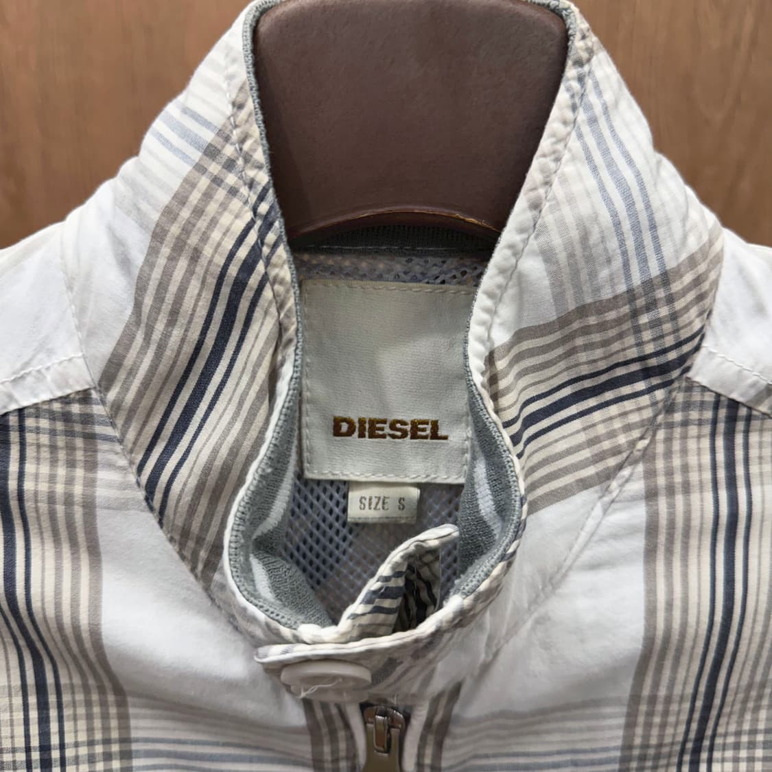 디젤 하이넥 체크 자켓 후면 빅 로고 프린팅 디테일 레귤러핏 베이지 체크 상품이미지8