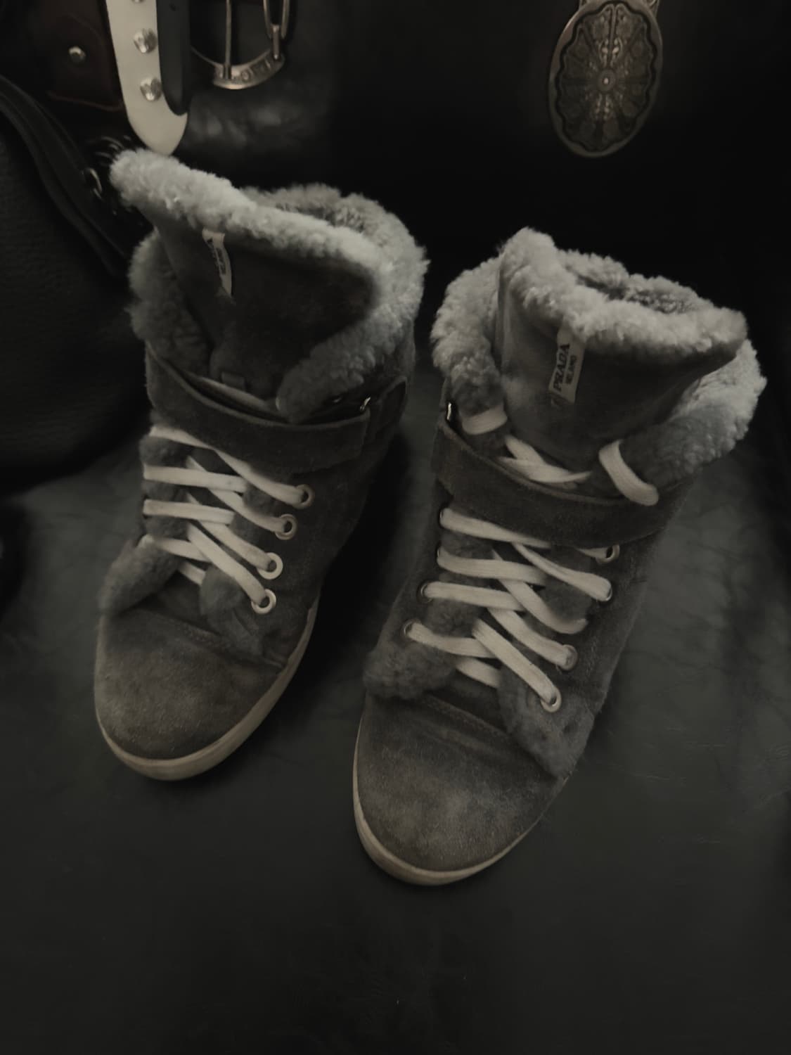 프라다스포츠 히든 웨지힐 시어링 하이탑 스니커즈 상품이미지2