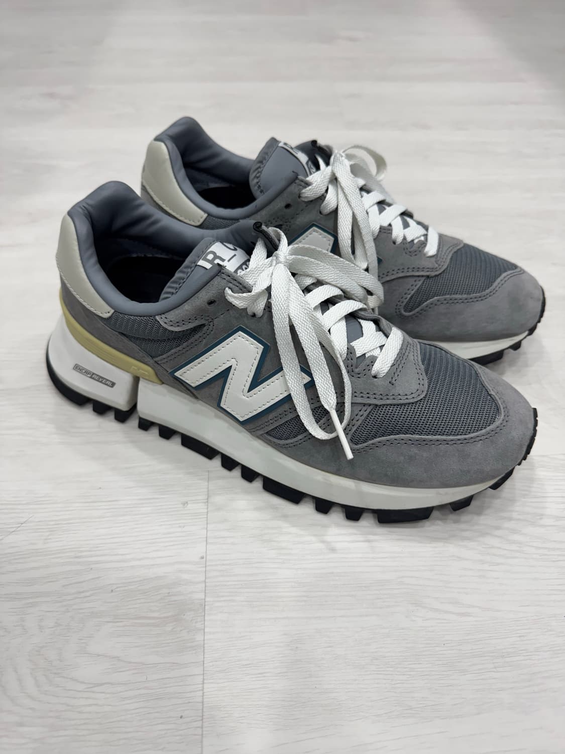 뉴발란스 RC1300 도쿄 디자인 스튜디오 그레이 상품이미지1