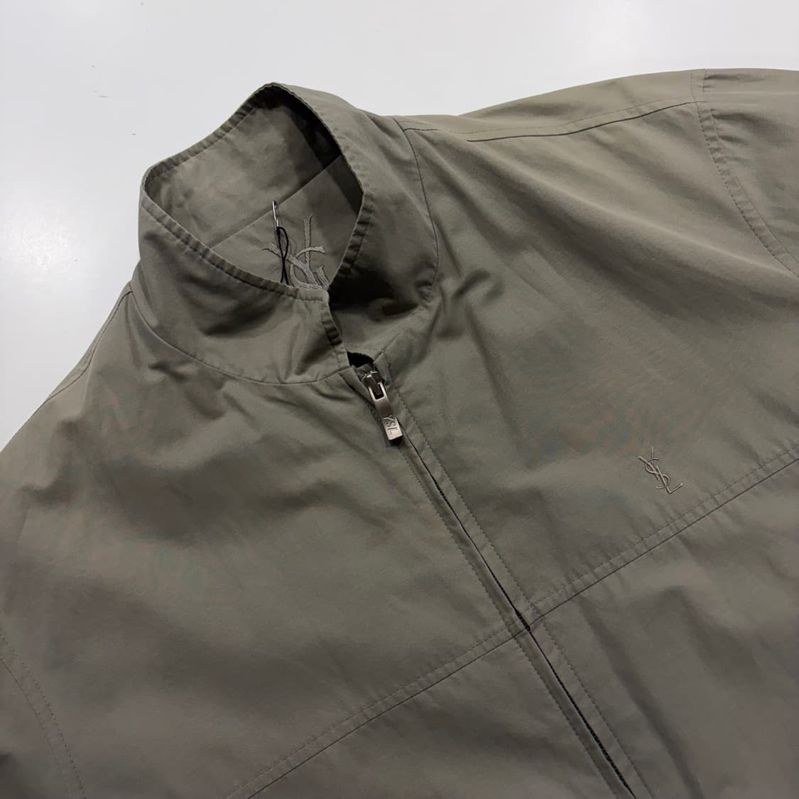 [L] 입생로랑 폴리 카키색 봄버 자켓 C12 상품이미지3