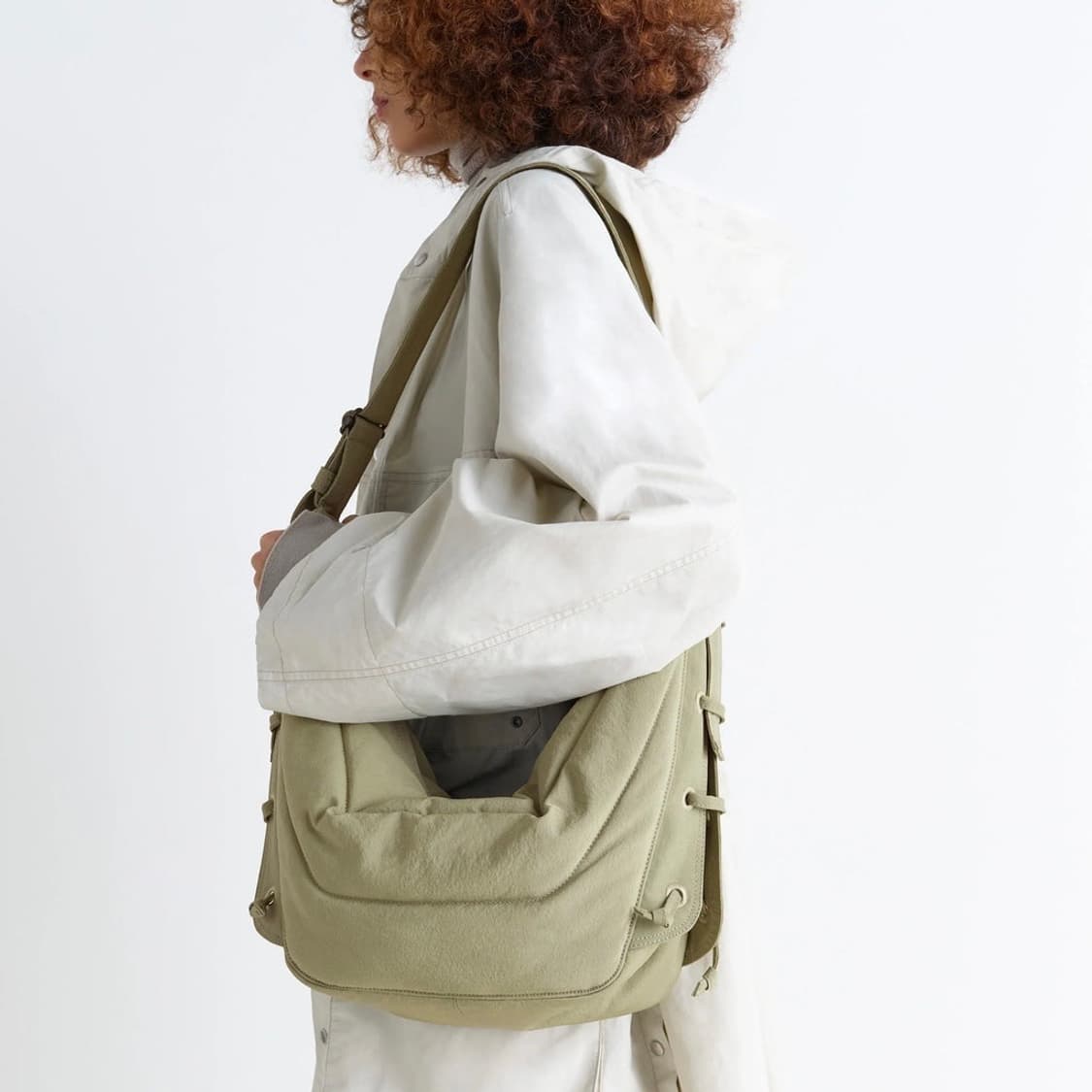 르메르 소프트 게임백 베이지 미디움 가방 상품이미지4