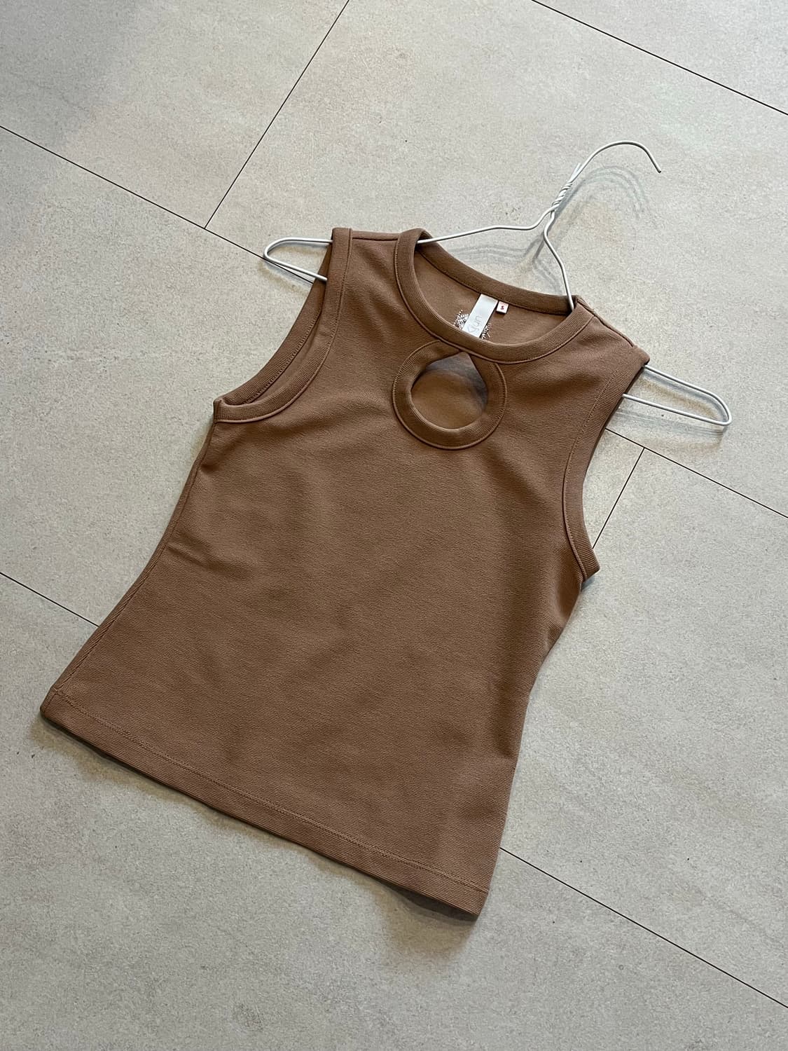 기준 슬리브리스 상품이미지1