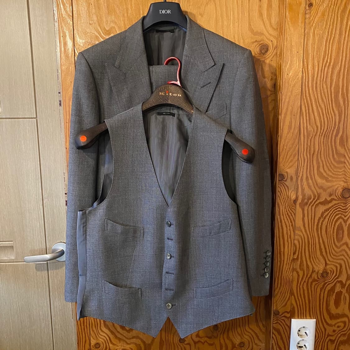 톰포드 윈저 3피스 그레이 수트 판매 합니다. 상품이미지2