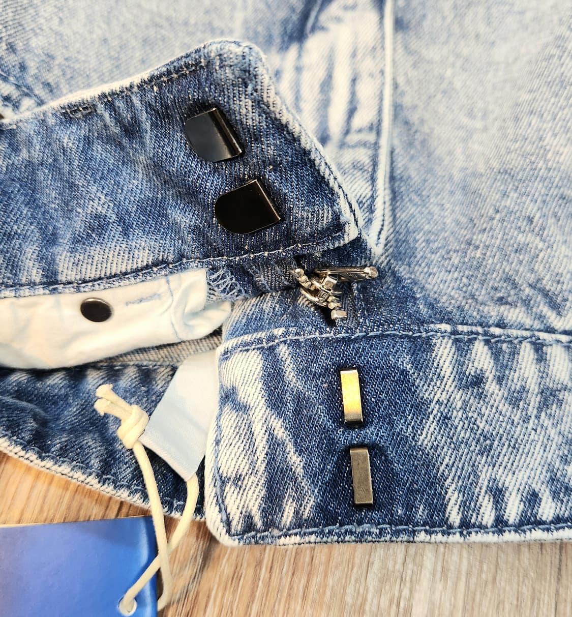 새제품)아디다스+크세니아 콜라보 연청 삼선 데님스커트 상품이미지8