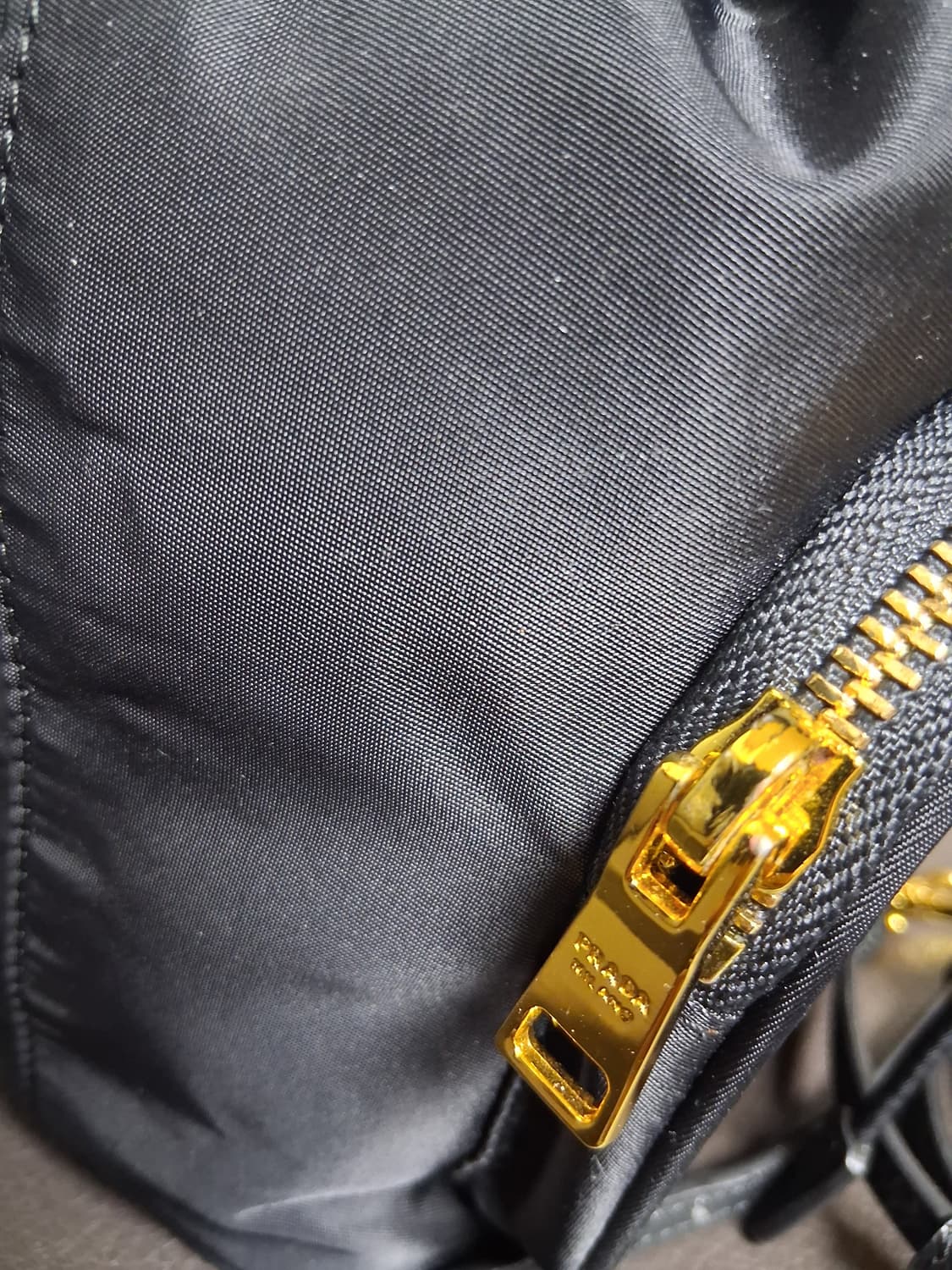 프라다 포코노 버킷백 상품이미지3