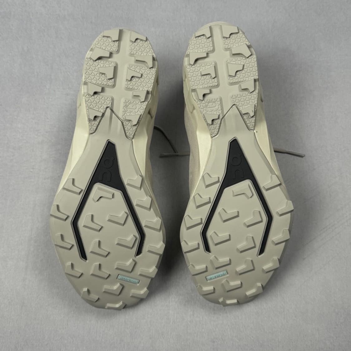 온 러닝 x 파프 클라우드벤쳐 아이스문 270 상품이미지4