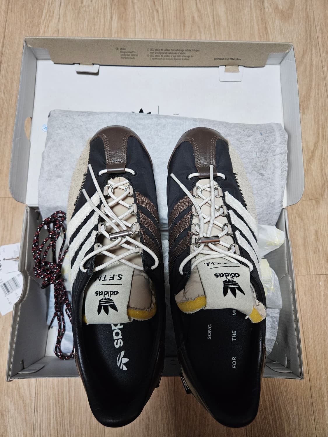 아디다스 송 포 더 뮤트 컨트리 OG 코어 블랙 코어 화이트 275 상품이미지1