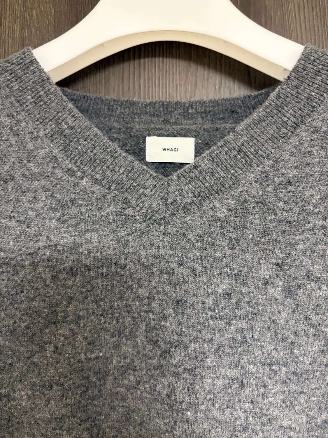 와기 WHAGI 브이넥 니트 멜란지 그레이 1사이즈 상품이미지3