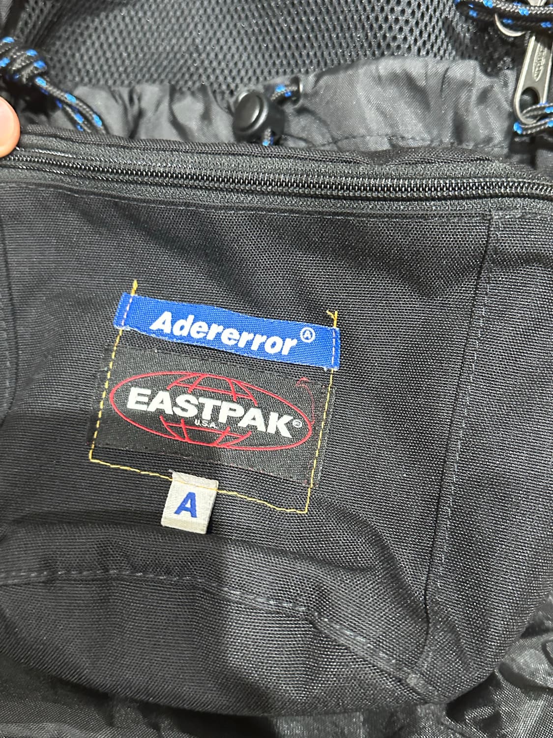 아더에러 x 이스트팩 슬링백 초판 상품이미지3