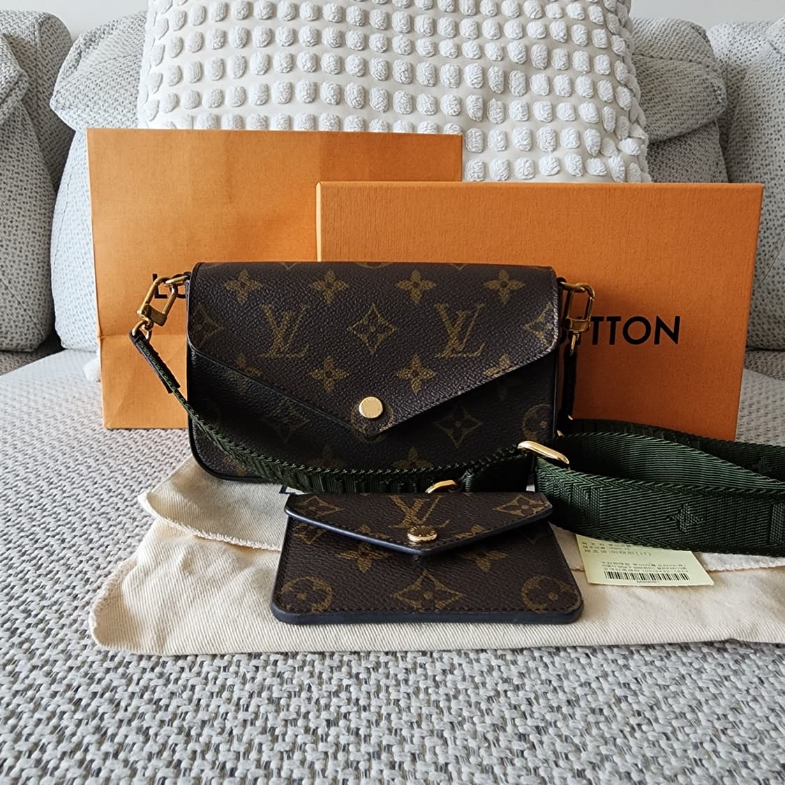 초민트급 루이비통 펠리시 스트랩 앤 고 모노그램 크로스백 카키 그린 상품이미지1