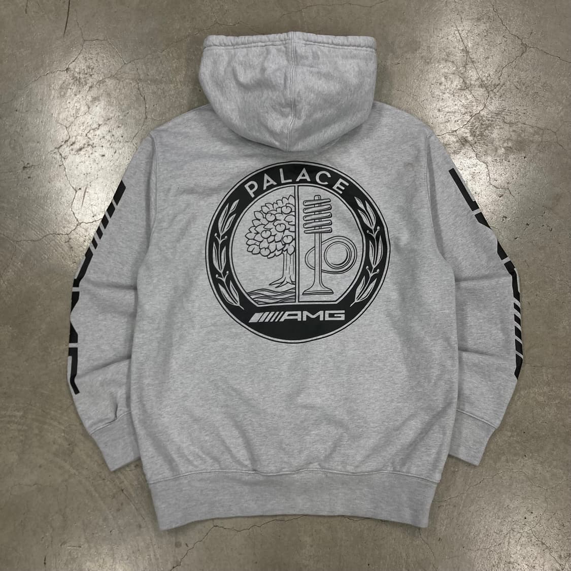 팔라스 x AMG 그레이 컬러 빅로고 후드티 상품이미지2