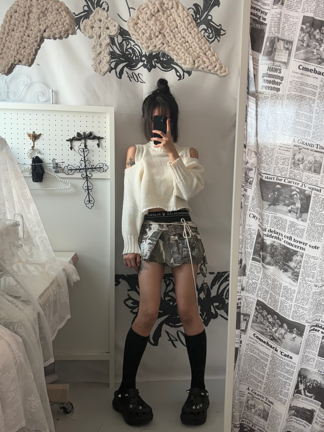 • Ivory off-shoulder knitwear 상품이미지2