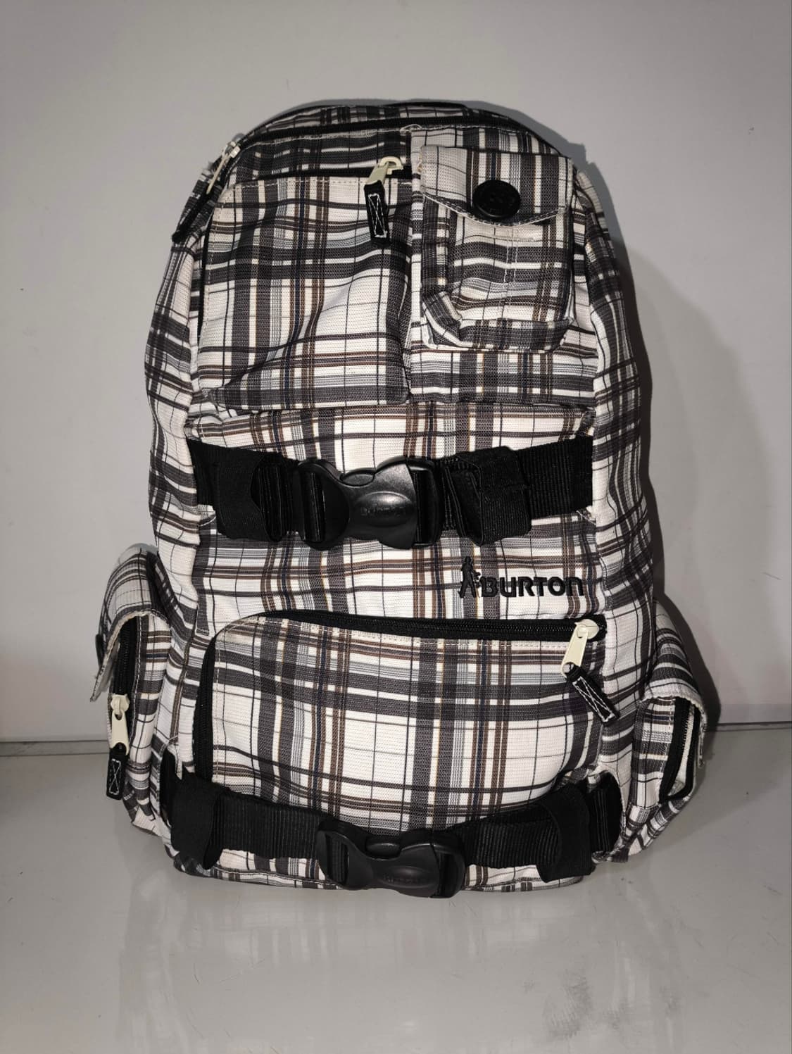 버튼 화이트 컬렉션 체크 멀티포켓 노트북 백팩 상품이미지2