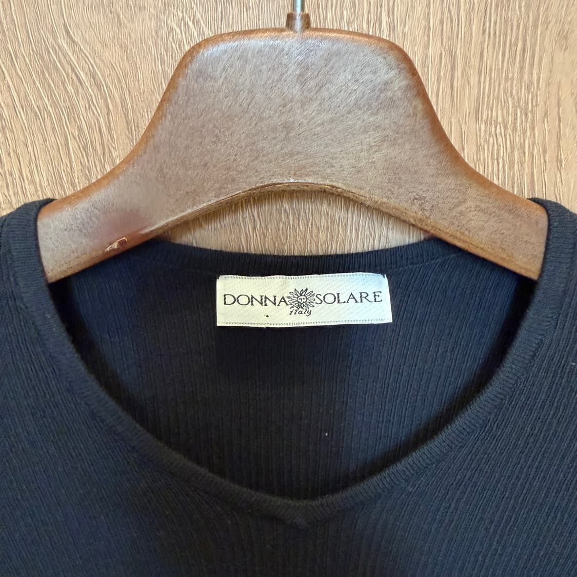 빈티지 브이넥 반팔 골지 니트 소매 프릴 디테일 슬림핏 블랙 상품이미지5