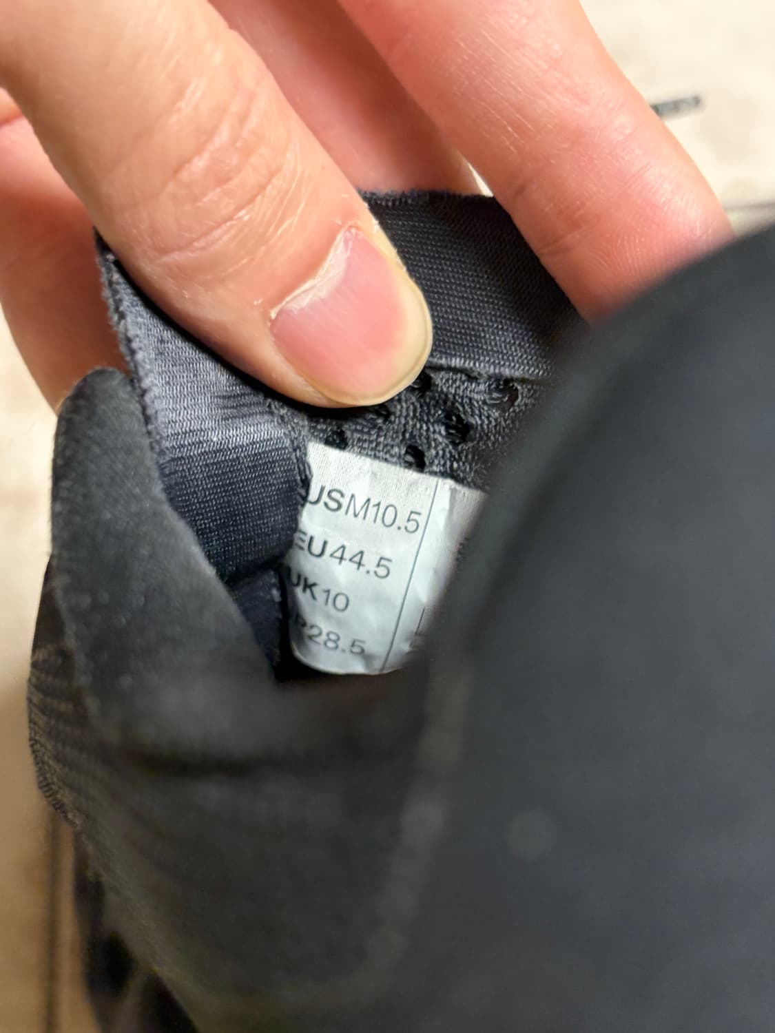 온러닝 클라우드 몬스터 1 올블랙 285사이즈 B급 상품이미지5