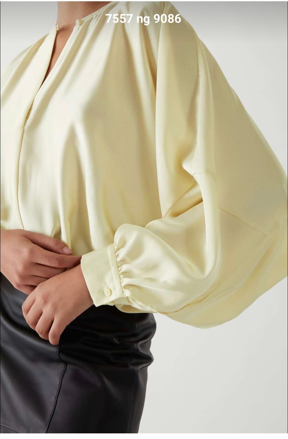 코스 드레이프 슬리브 블라우스 55-66 상품이미지1